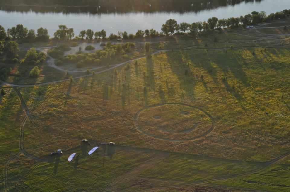 Смайлик на парадроме в Пуховке