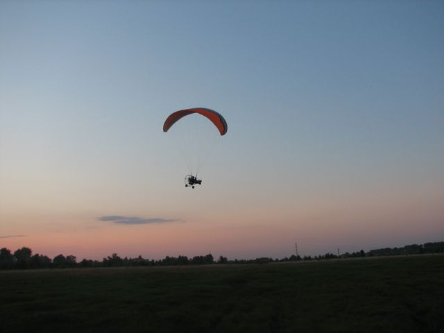 Вечерний полет на паратрайке под Киевом